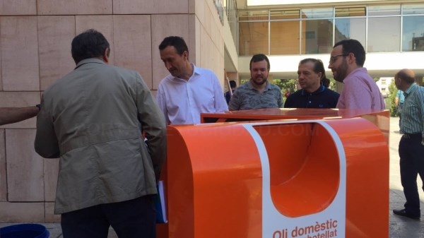 Elche instala contenedores de recogida selectiva de aceite doméstico