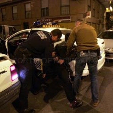 La Policía Local de Elche detiene a un hombre tras pedirle que cese las molestias por ruido en el vecindario