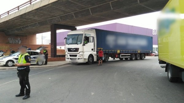 Interceptado un camionero en Elche tras haber consumido cocaína y duplicar los tiempos de conducción