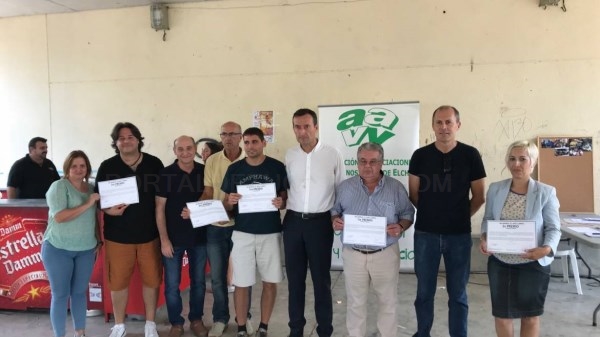 Los vecinos entregan los premios “Mi barrio más limpio” y rinden homenaje a José Vicente Quiles en Las Bayas