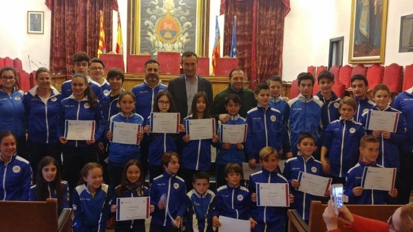 El alcalde y el edil de Deportes reciben en el Salón de Plenos al Club Karate-Do Shotokan