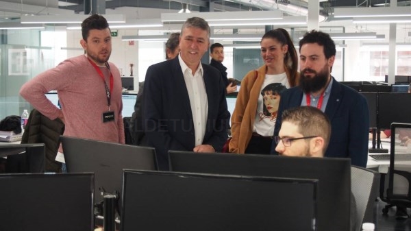 El conseller de Economia y la concejala de Relaciones Institucionales visitan PLD Space
