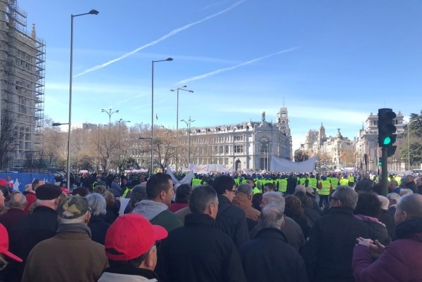 50.000 regantes de Alicante, Murcia y Almería toman las calles del centro de Madrid para reclamar soluciones a la falta de agua