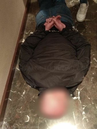 Detenidos tres individuos mientras robaban en un domicilio