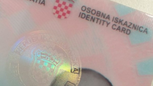Detenido por falsedad documental en documento de identidad y permiso de conducción