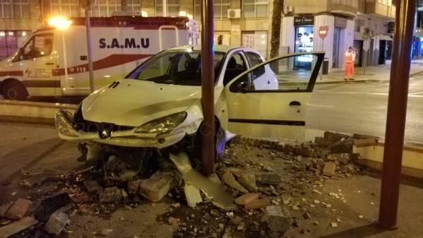 Detenido tras ocasionar daños en la Plaza de Crevillente con su vehículo