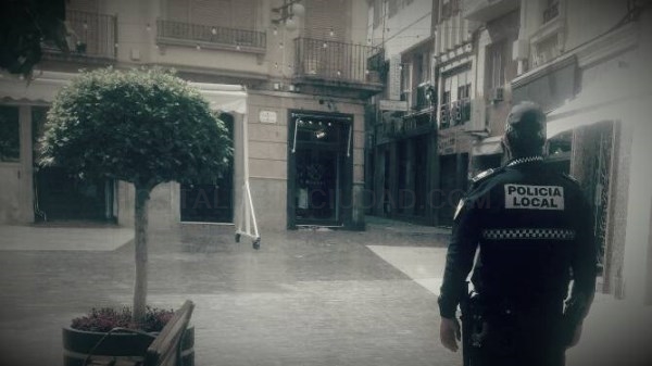 Agente fuera de servicio reduce a un varón que agredió a su pareja