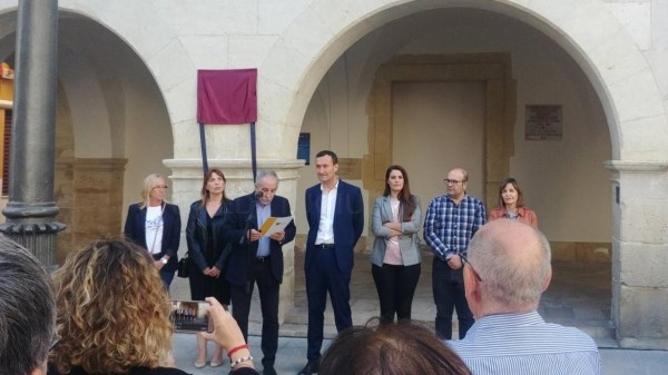 El Ayuntamiento homenajea a las víctimas del derrumbe de la Plaza Mayor de El Raval ocurrido hace 63 años