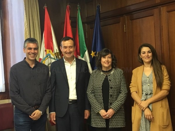 Una delegación municipal ilicitana examina la experiencia de Vitoria para apuntalar la candidatura de Elche a Capital Verde Europea 2030