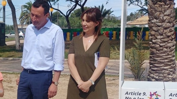 El alcalde y la edil de Bienestar Social inauguran el Jardín de los Derechos Humanos
