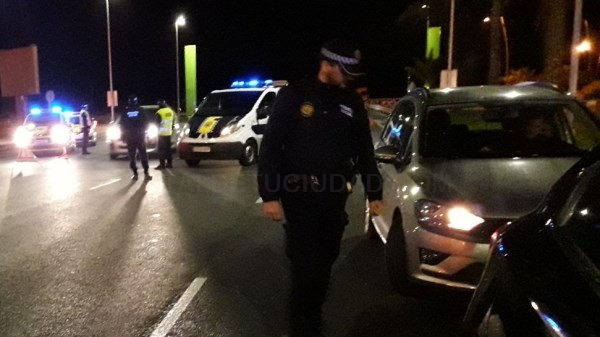 Inmovilización y custodia de transporte de mercancías peligrosas sin identificar y positivo en estupefacientes