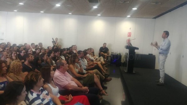 El alcalde acude a la conferencia de Nacho Somalo “Comercio Electrónico para Pyme: Factores y Claves de éxito”