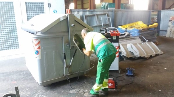El Ayuntamiento ya ha colocado 111 nuevos contenedores y antes de final de año habrá reparado casi un centenar
