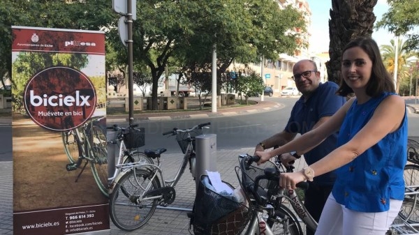 Inaugurada una nueva estación de BiciElx en la Avenida de la Libertad, junto al colegio Baix Vinalopó