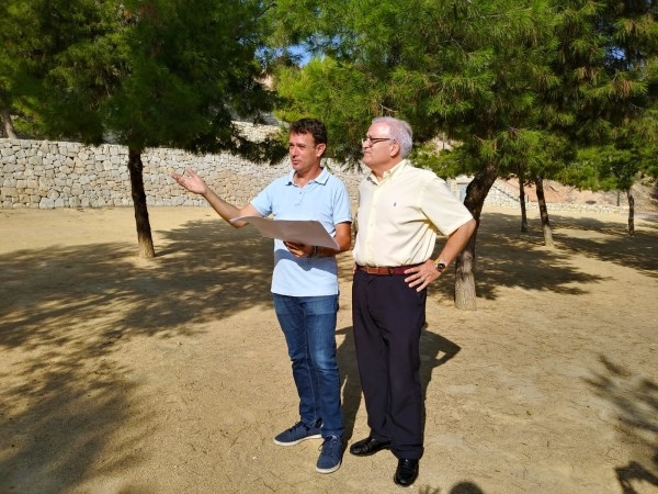 El Alcalde y el concejal de Servicios visitan la zona norte de la Rambla donde se va a instalar un área canina y otras mejoras
