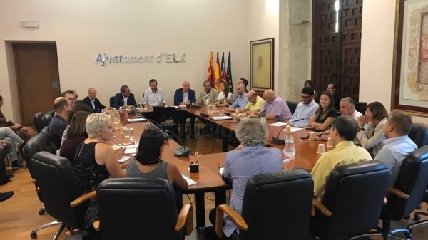 El Ayuntamiento de Elche creará un foro para mantener en contacto permanente los centros de FP con las empresas