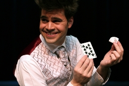 "Prestigio". El Teatro Sanpol apuesta por la magia en vivo de Manu Vera