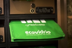 El reciclaje de vidrio llama a la puerta de más de 800 000 hogares de Madrid