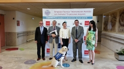 La Comunidad implanta terapias con animales en residencias de mayores