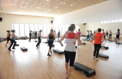 Las familias monoparentales y los desempleados también tendrán descuentos del 50% en las actividades e instalaciones deportivas