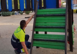 Comienzan los trabajos de reparación, mantenimiento y conservación de las zonas infantiles