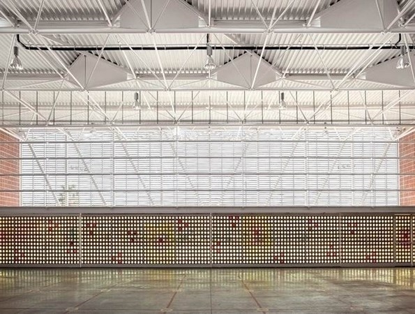 El pabellón polivalente de la Escola Gavina, ganador del Premio Ascer de Arquitectura