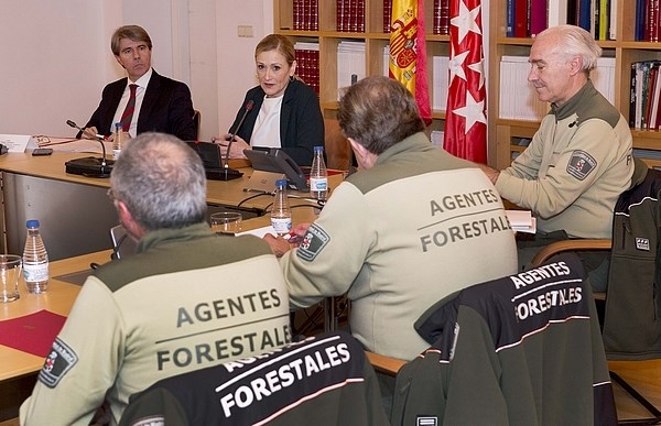 Cifuentes se reúne con representantes del Cuerpo de Agentes Forestales