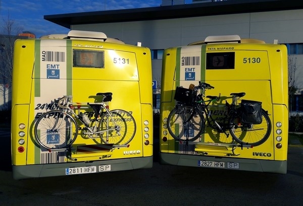 Ya se puede viajar con bicicletas en la línea Exprés Aeropuerto de la EMT