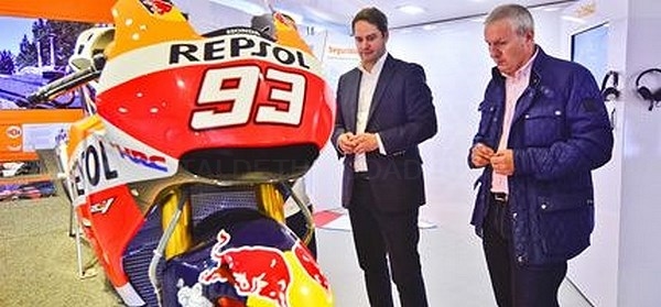 La moto de Marc Márquez y los secretos de la MotoGP en la exposición Repsol Rancing Tour