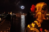 Un estallido de luz 'apaga' la Feria