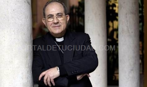 El arzobispo reprocha a las hermandades de Sevilla su lejanía de la Iglesia