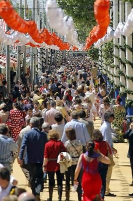 Invasión de las calles del Real en vísperas del día festivo
