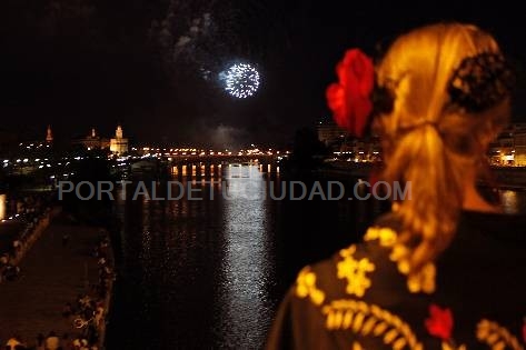 Un estallido de luz 'apaga' la Feria