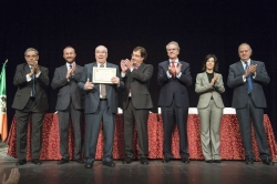 Fernández Vara inaugura en Almendralejo el curso de la Universidad de Mayores a la que califica como magnífica experiencia