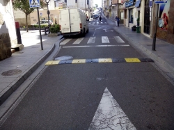 Tráfico coloca diez nuevos reductores de velocidad
