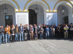 Un centenar de personas se concentra en Mérida contra la violencia machista