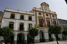 El Ayuntamiento pone vehículos a disposición de electores con impedimento físico el próximo domingo
