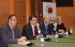 El alcalde pide la ayuda de la FexF para nuevas instalaciones deportivas