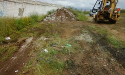 Sanidad procede al desescombro de vertederos ilegales en diversos puntos de la ciudad