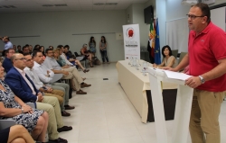 El alcalde aboga por la profesionalidad en un máster sobre turismo, en la Escuela de Hostelería