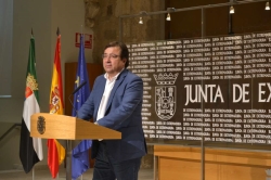 El presidente de la Junta anuncia las medallas de Extremadura 2016 y obras de infraestructuras aprobadas en Consejo de Gobierno