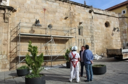Comienzan los trabajos de eliminación de la inscripción de Primo de Rivera en la concatedral