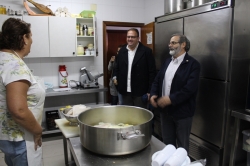 El alcalde visita el centro de acogida Padre Cristóbal