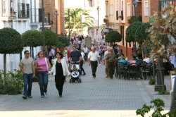 El alcalde recibe a vecinos de la calle José Ramón Mélida para analizar los problemas de los ruidos