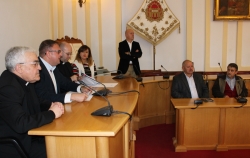 Ayuntamiento y arzobispado firman la cesión de dos locales para las asociaciones de San Juan y San Antonio