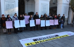 Un año sin machismo y sin violencia contra las mujeres piden para 2017 los asistentes a la concentración