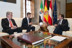 Fernández Vara recibe en Mérida al embajador de Austria