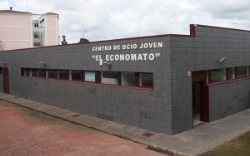 El economato abre en Semana Santa con actividades y servicios para edades de entre 11 y 30 años.