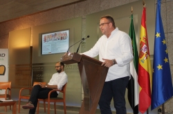 El alcalde denuncia que Mérida está preparada para acoger refugiados desde hace año y medio y que no viene nadie por culpa del Gobierno de España.