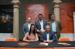 El Festival de Mérida y la Fundación Caja Badajoz firman un convenio de colaboración para promover la accesibilidad.